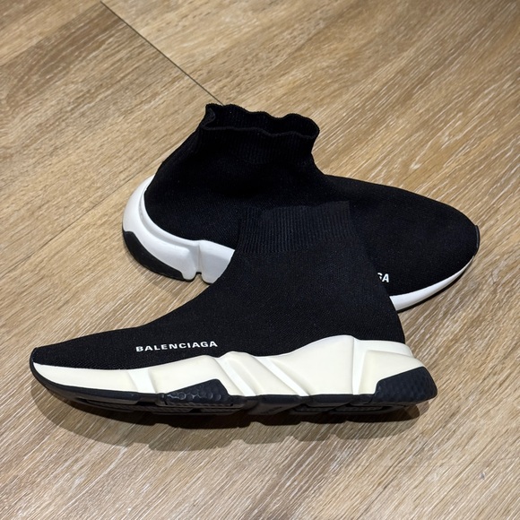 Balenciaga: SPEED RECYCLED KNIT SNEAKER IN BLACK/WHITE - Picture 10 of 10